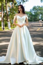 Elegant Basque Waist Satin Wedding Dress with Timeless Silhouette