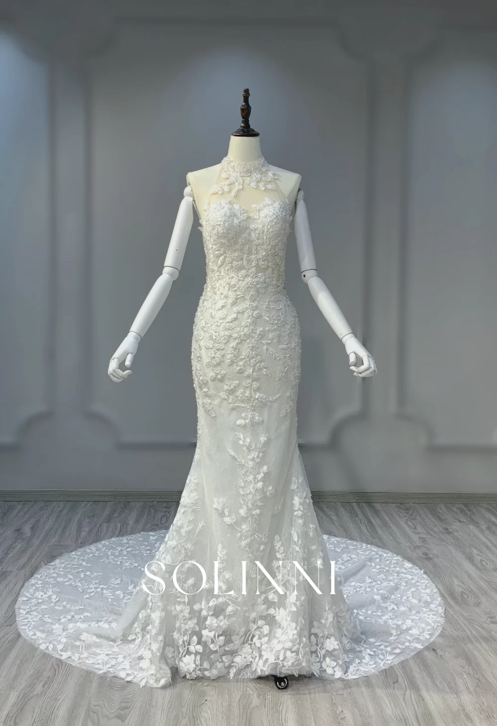 Halter Neck Slim Wedding Dress with Gorgeous Train