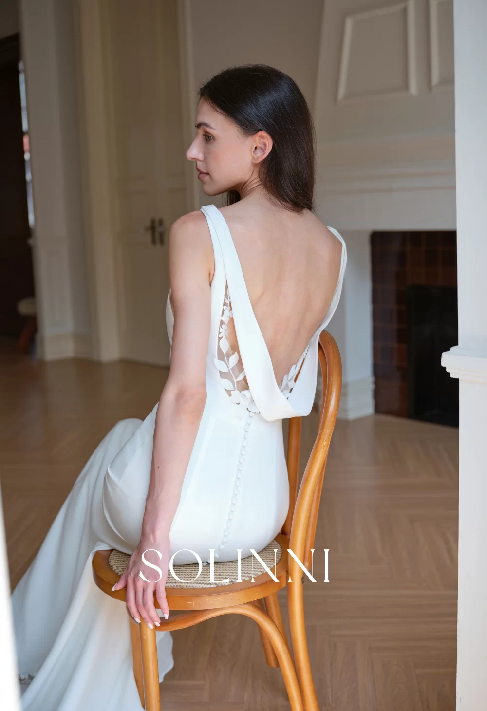 SOLINNI-Lior-Minimalist-Crepe-Wedding-Dress-30388