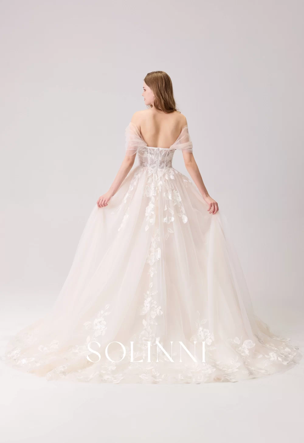SOLINNI-Romina-detachable-sleeves-sweetheart-floral-lace-3046-5