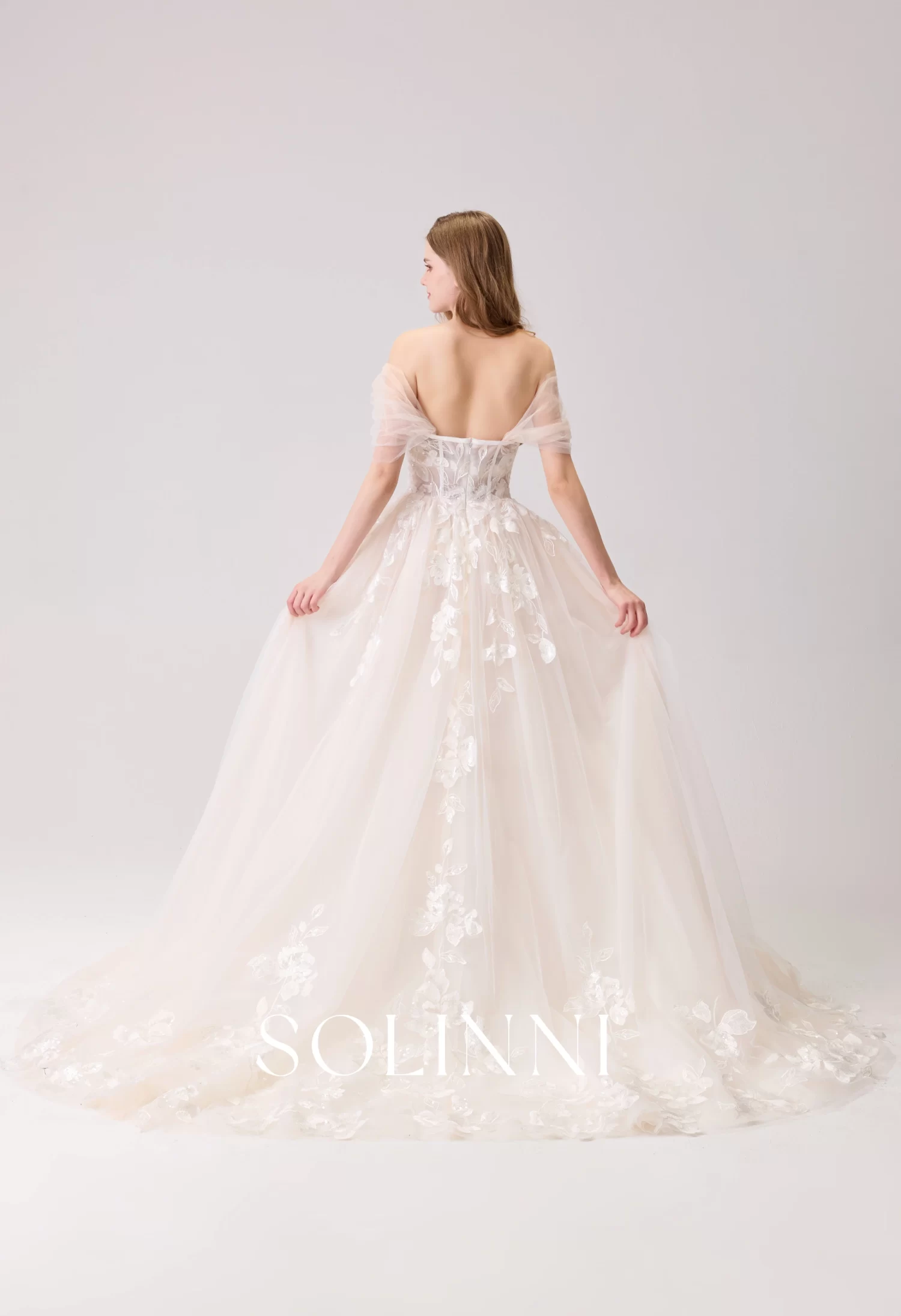 SOLINNI-Romina-detachable-sleeves-sweetheart-floral-lace-3046-5